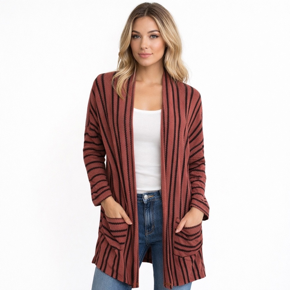 Final Touch Woman’s long 3/4 sleeve cardigan Size Medium‎